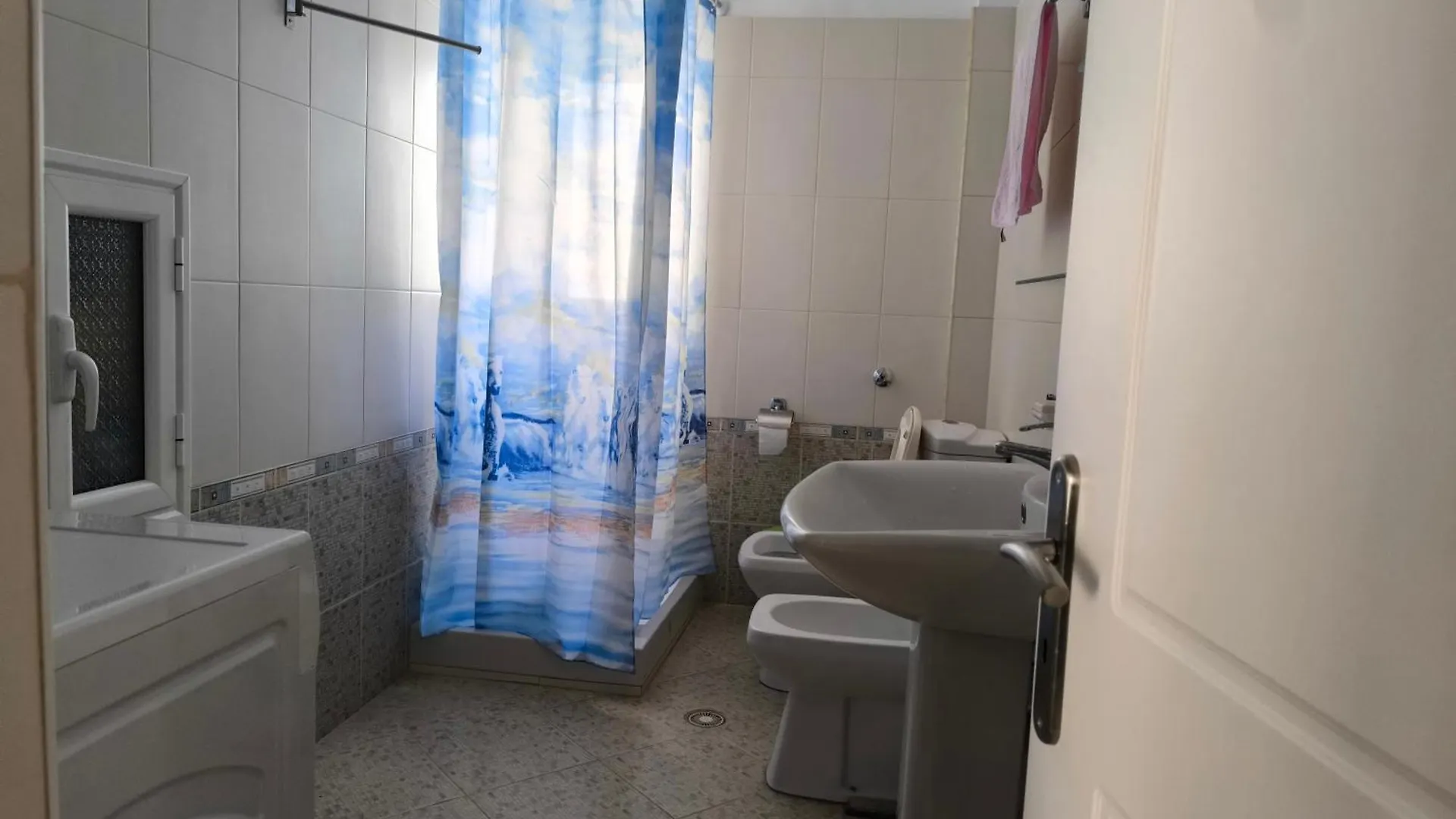 Marina Apartament Saranda شقة