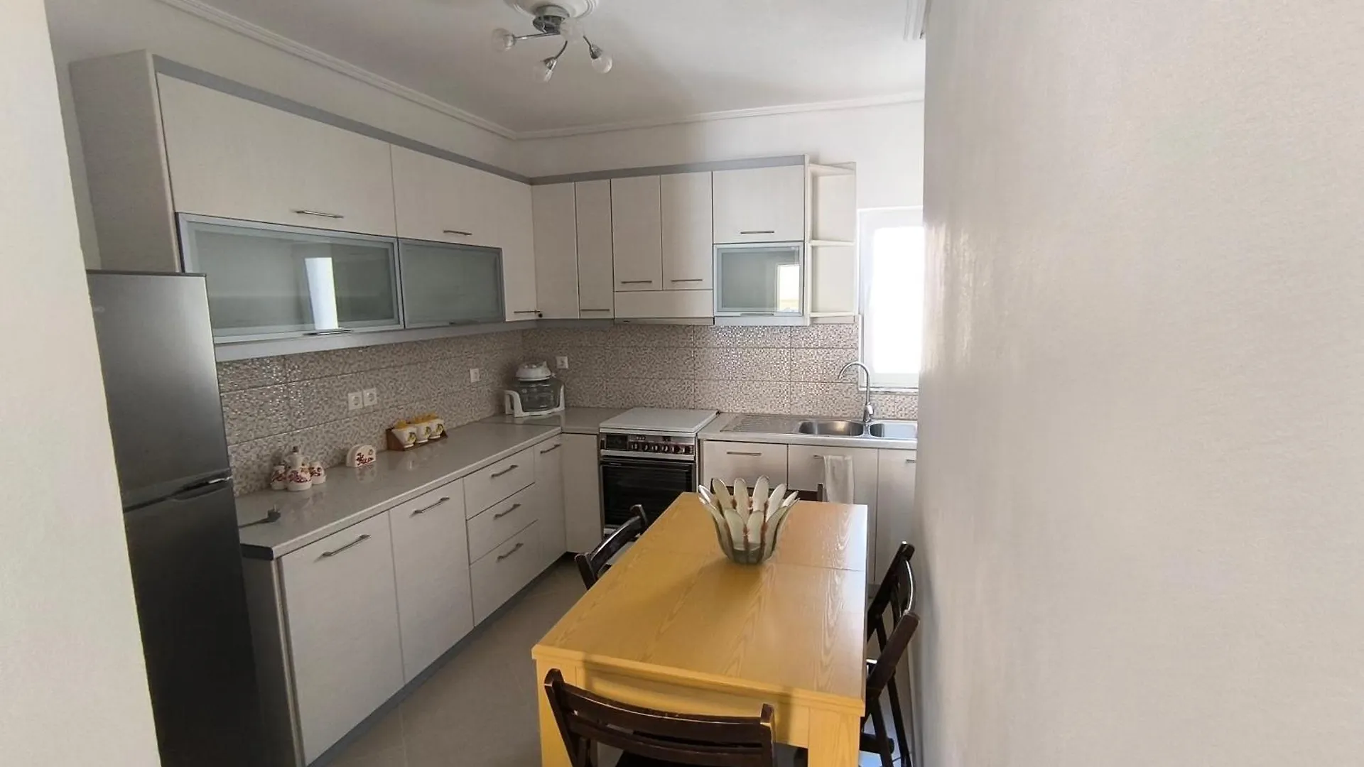 Marina Apartament Saranda شقة ساراندا